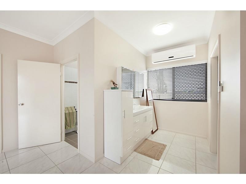 11 Kregor Street, Mount Low QLD 4818