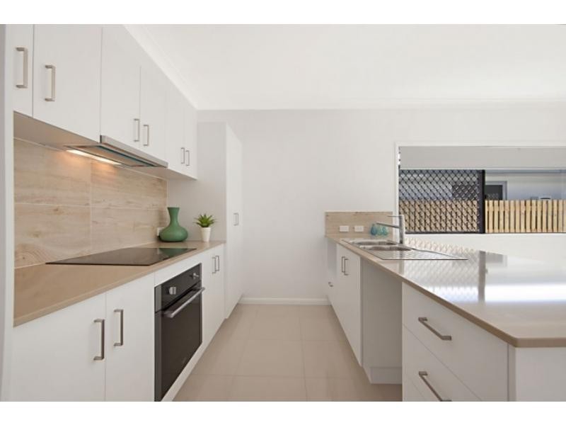 11 Dahlia Street, Burdell QLD 4818