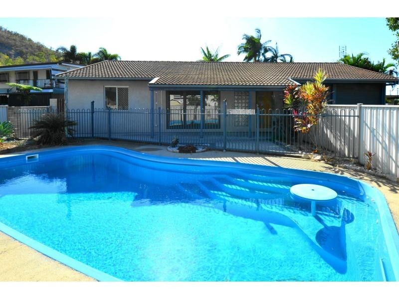 9 Carina Court, Mount Louisa QLD 4814