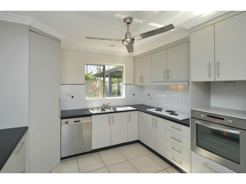 9 Carina Court, Mount Louisa QLD 4814