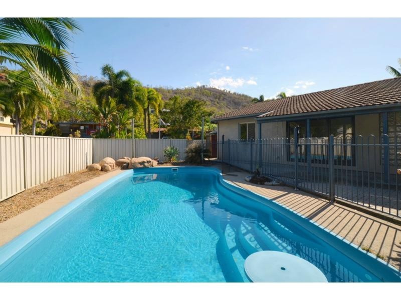 9 Carina Court, Mount Louisa QLD 4814