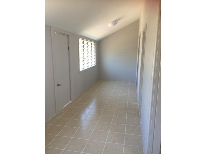 28 Clarendon Street, Hyde Park QLD 4812