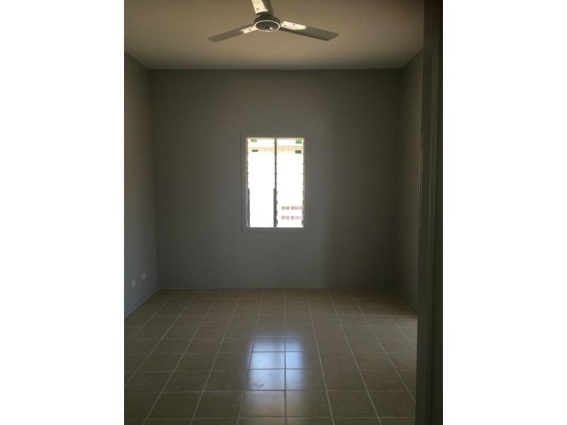 28 Clarendon Street, Hyde Park QLD 4812