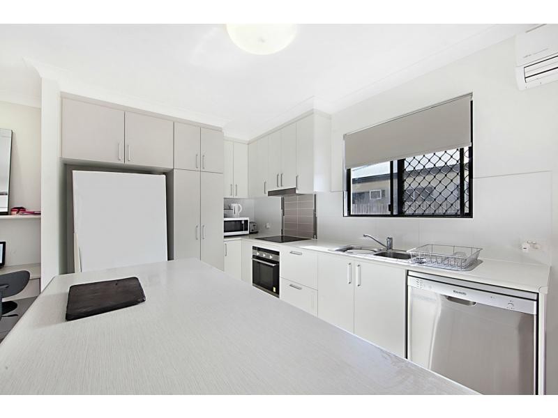 5 Black Apple Avenue, Mount Low QLD 4818