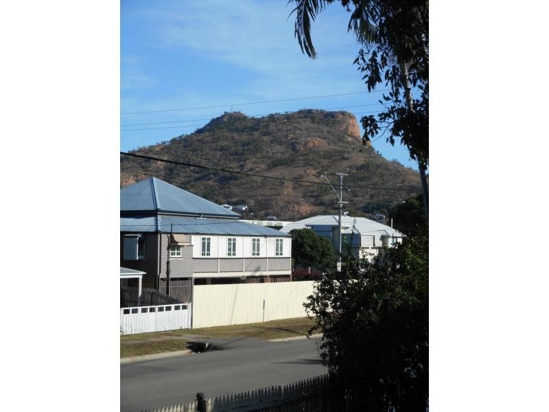 1 Tenth Avenue, Railway Estate QLD 4810