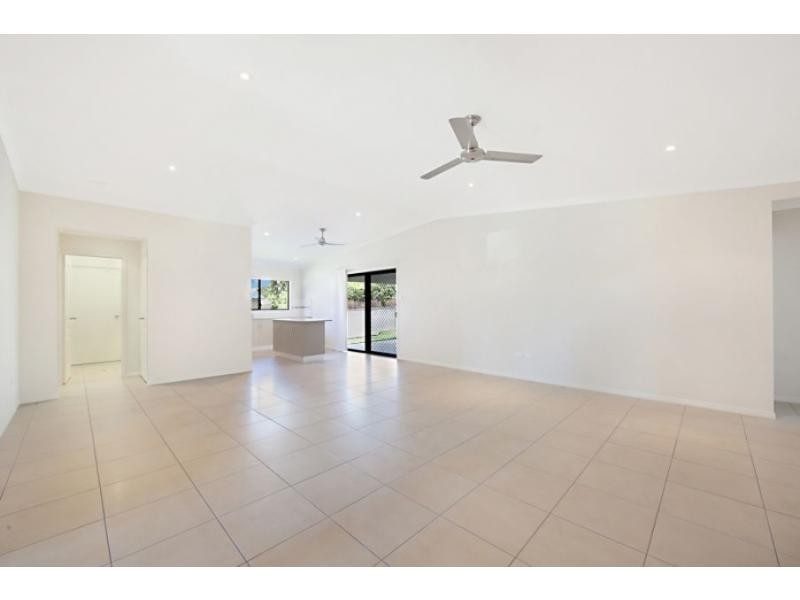 31 Hillock Crescent, Bushland Beach QLD 4818