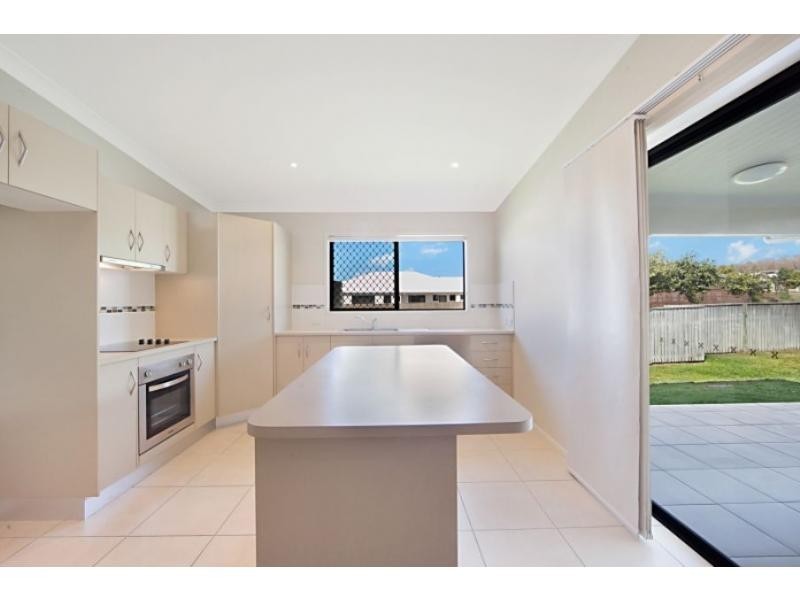 31 Hillock Crescent, Bushland Beach QLD 4818