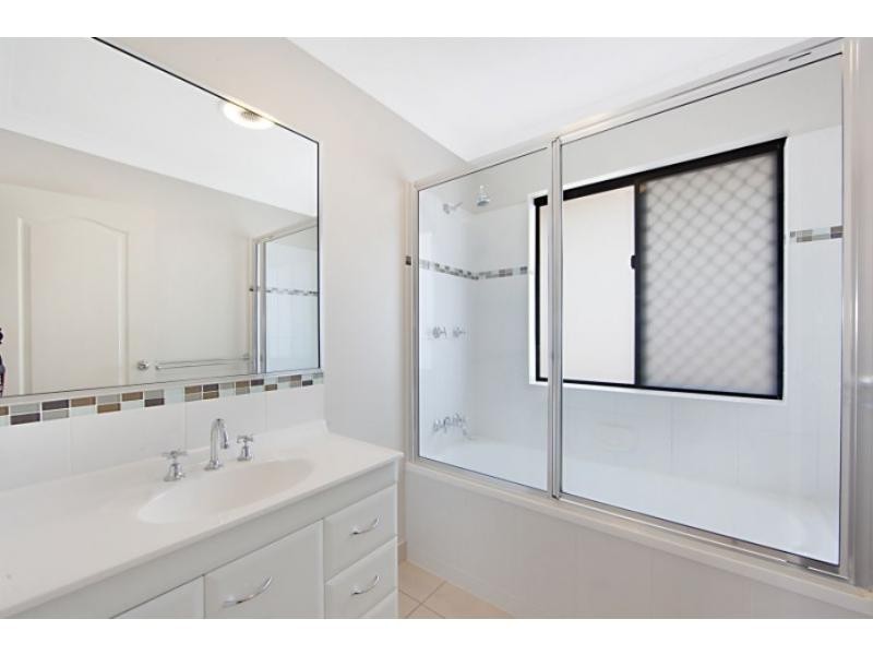 31 Hillock Crescent, Bushland Beach QLD 4818