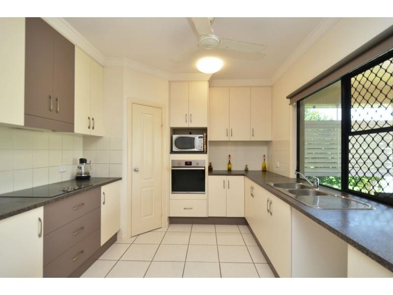 30 Thorn Street, Mount Louisa QLD 4814
