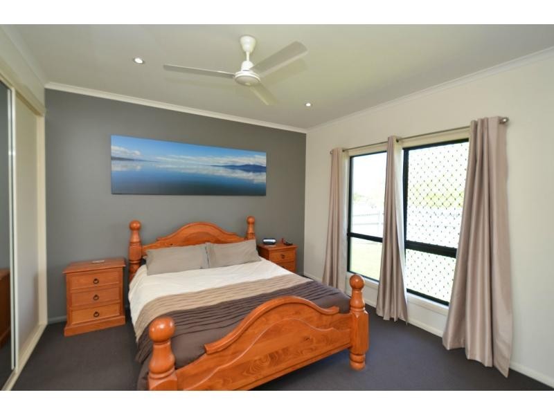 30 Thorn Street, Mount Louisa QLD 4814