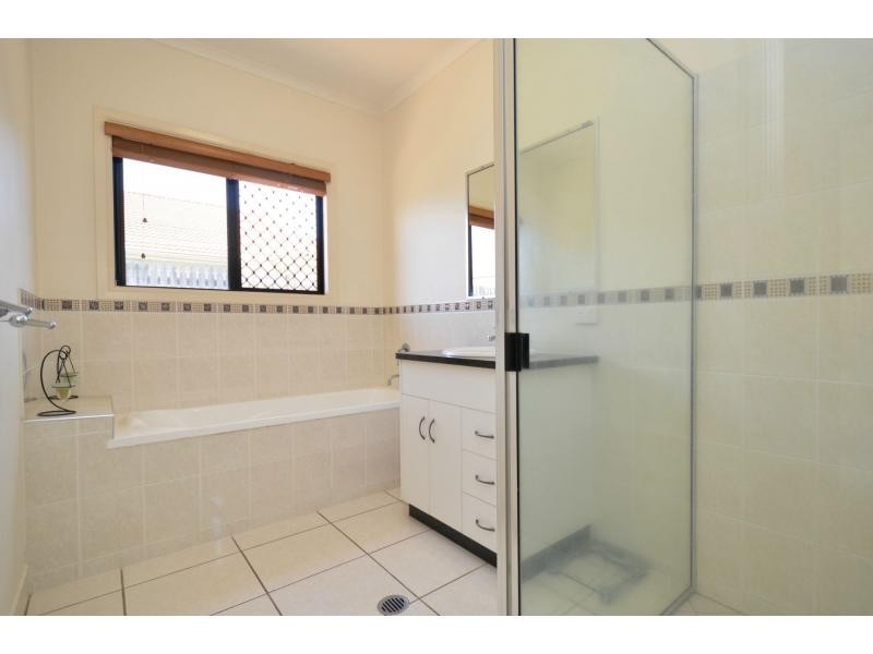 30 Thorn Street, Mount Louisa QLD 4814