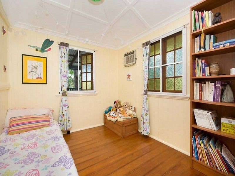 31 Ahearne Street, Hermit Park QLD 4812