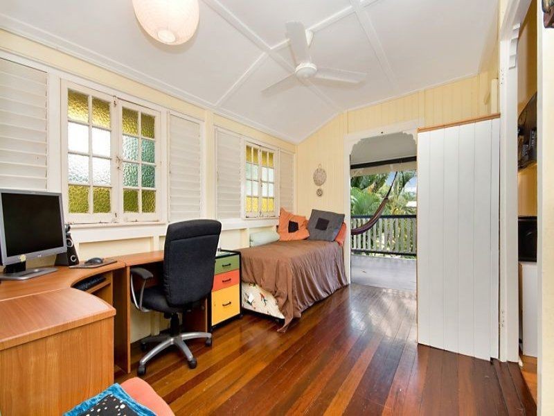 31 Ahearne Street, Hermit Park QLD 4812