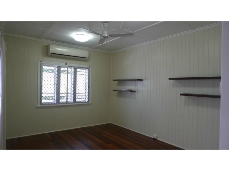 43 Henry Street, West End QLD 4810