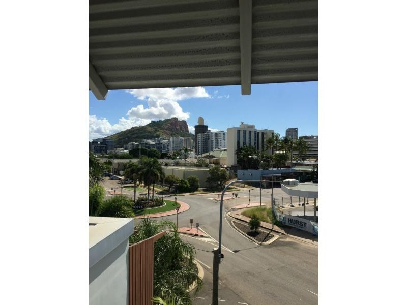 13/33-35 McIllwraith Street, South Townsville QLD 4810