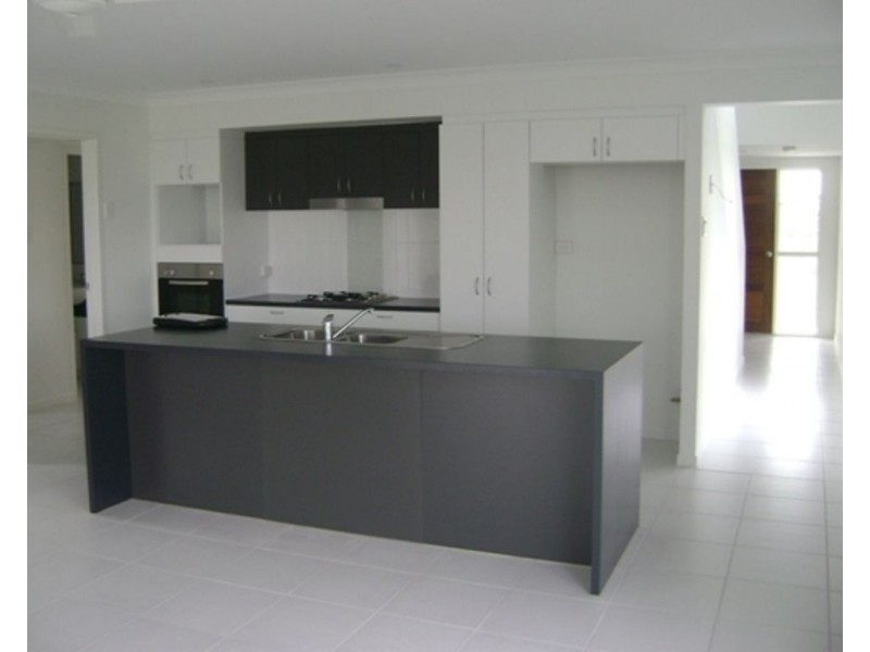 3 Laurie Motti Parade, Kirwan QLD 4817