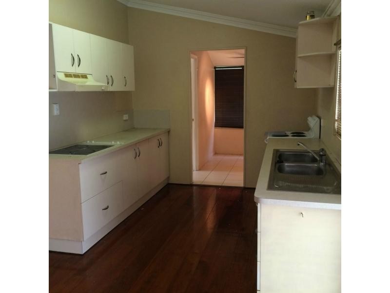 28 Ralston Street, West End QLD 4810