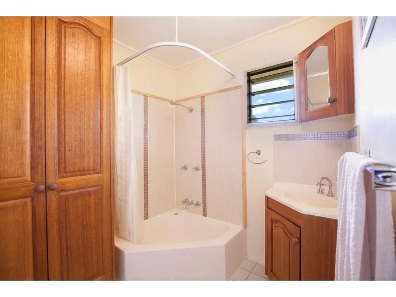 4 Selwyn Street, Cranbrook QLD 4814