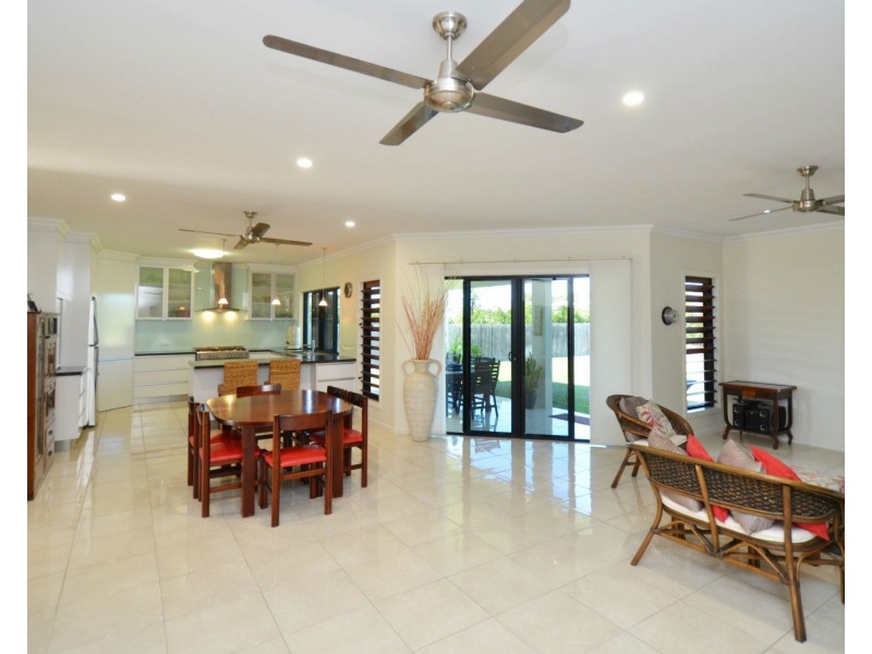 19 Gundabluey Crescent, Mount Low QLD 4818