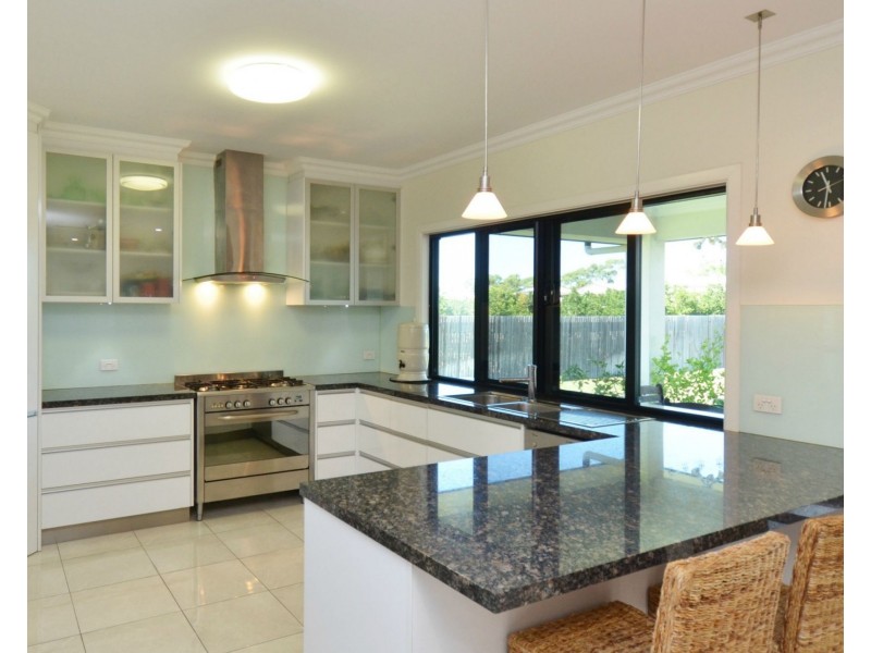 19 Gundabluey Crescent, Mount Low QLD 4818