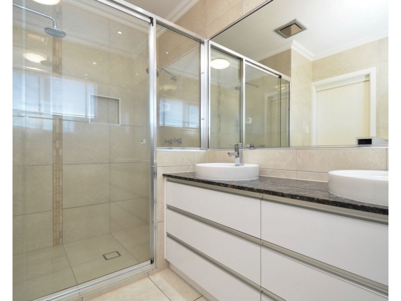19 Gundabluey Crescent, Mount Low QLD 4818