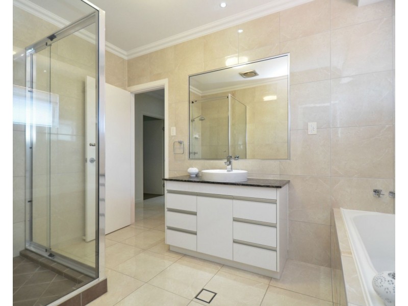 19 Gundabluey Crescent, Mount Low QLD 4818