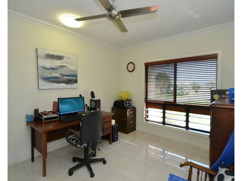 19 Gundabluey Crescent, Mount Low QLD 4818