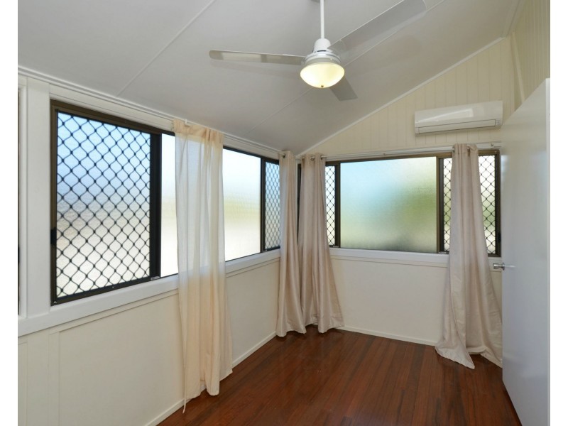 15 Camp Street, Mundingburra QLD 4812