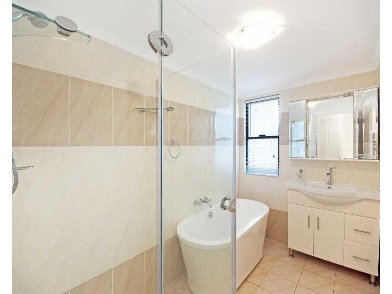 101 Railway Avenue, Railway Estate QLD 4810