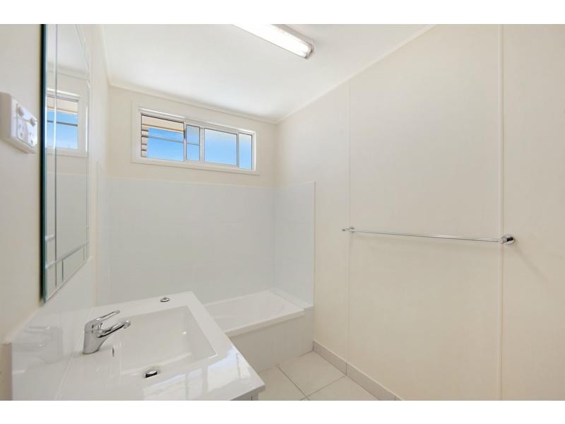 16 Lambert Street, Kirwan QLD 4817