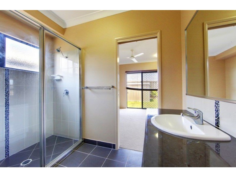 28 Makena Circuit, Burdell QLD 4818