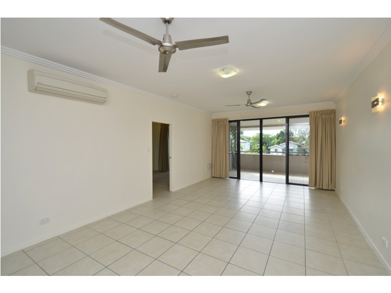 9/6 Henry Street, West End QLD 4810