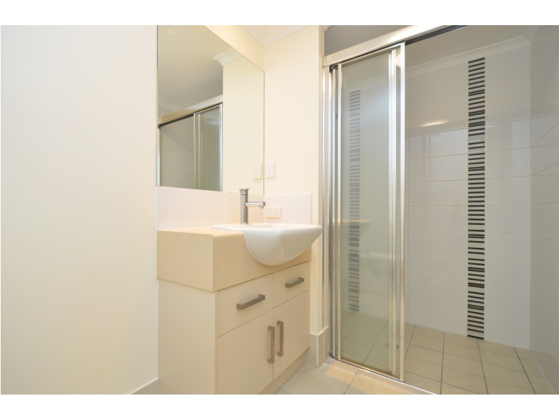 9/6 Henry Street, West End QLD 4810