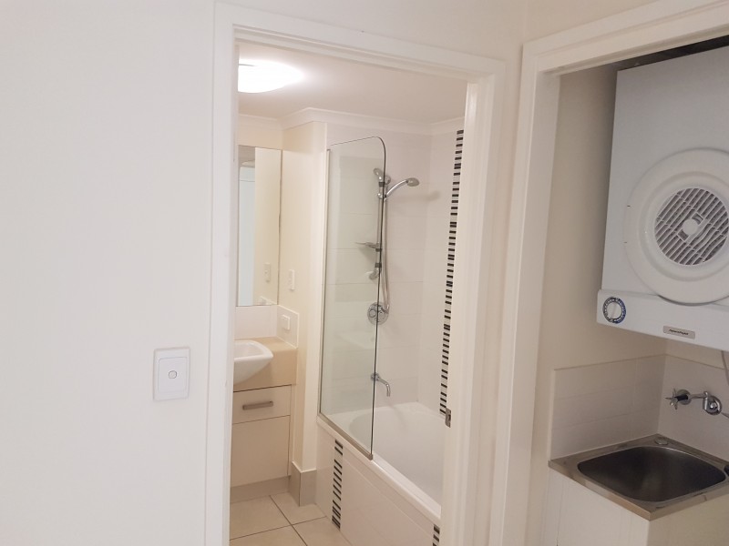 9/6 Henry Street, West End QLD 4810