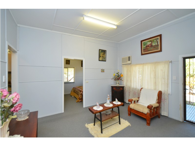 24 Keenan St, Oonoonba QLD 4811