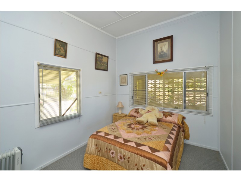 24 Keenan St, Oonoonba QLD 4811