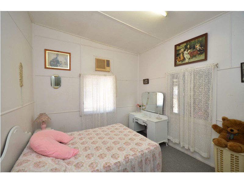 24 Keenan St, Oonoonba QLD 4811