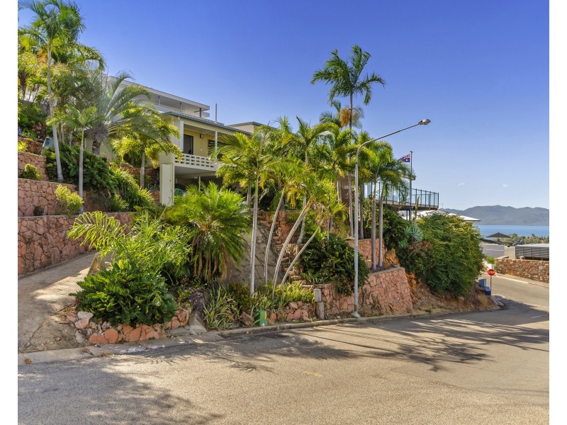 1 Balmoral Drive, Castle Hill QLD 4810