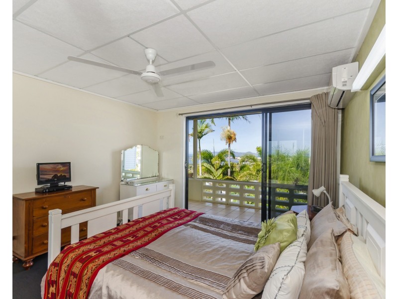 1 Balmoral Drive, Castle Hill QLD 4810