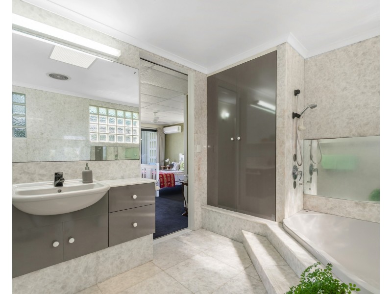 1 Balmoral Drive, Castle Hill QLD 4810