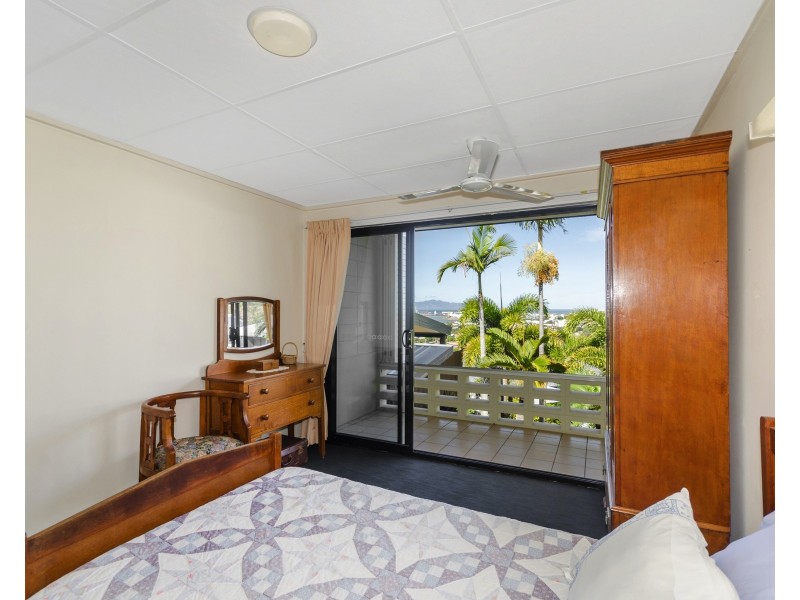 1 Balmoral Drive, Castle Hill QLD 4810