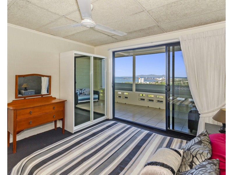 1 Balmoral Drive, Castle Hill QLD 4810