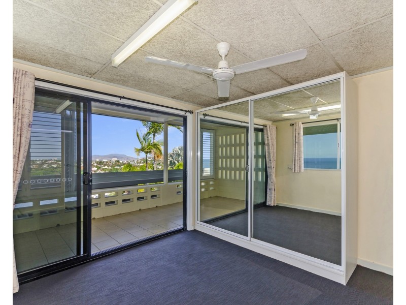 1 Balmoral Drive, Castle Hill QLD 4810