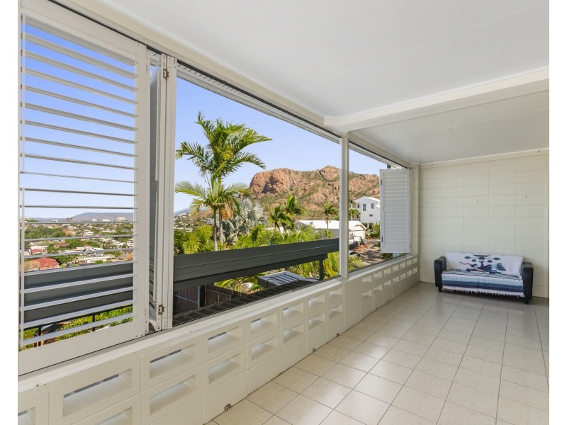 1 Balmoral Drive, Castle Hill QLD 4810