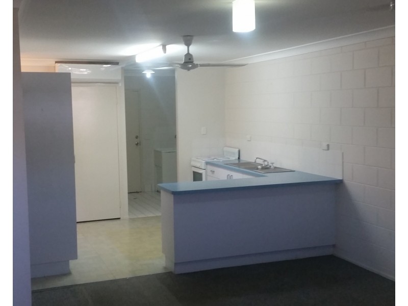 2/307 Pinnacle Dr, Rasmussen QLD 4815