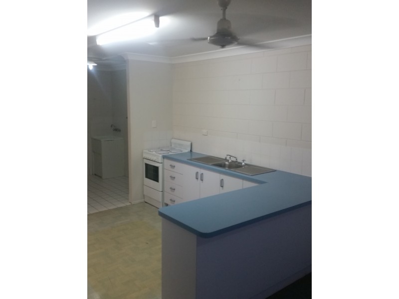 2/307 Pinnacle Dr, Rasmussen QLD 4815