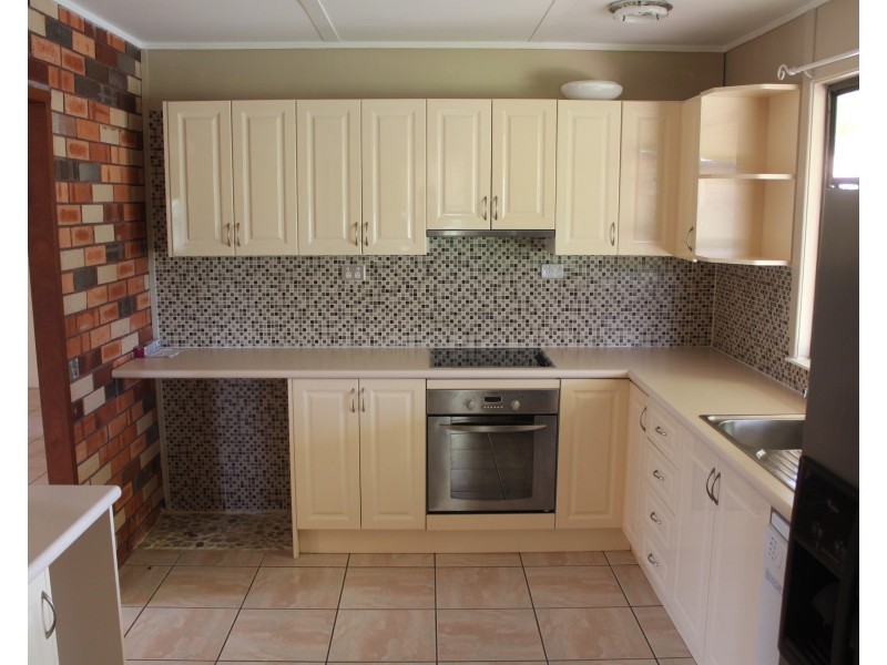 14 Woodlea Ct, Kelso QLD 4815