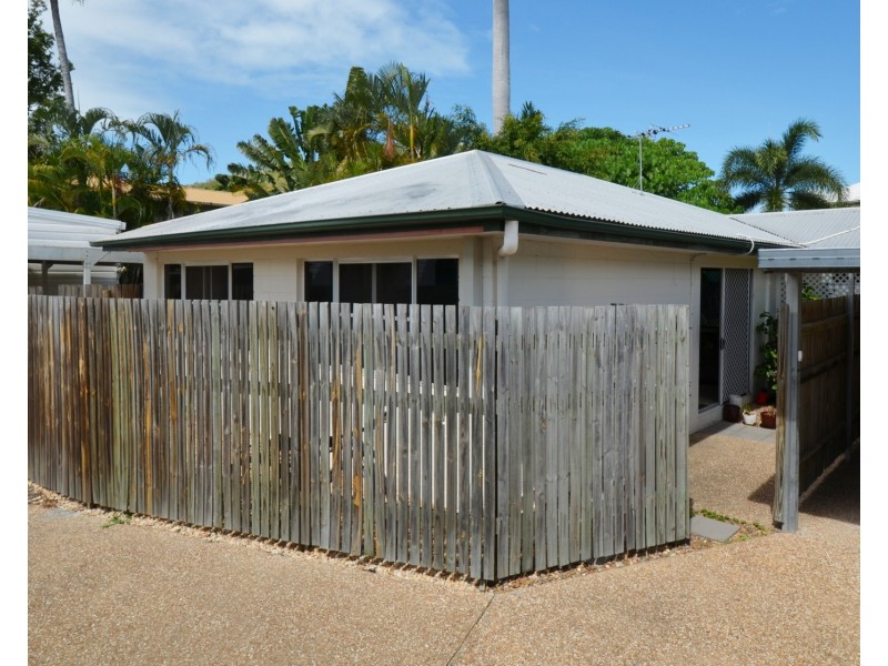 3/17 Leigh St, West End QLD 4810