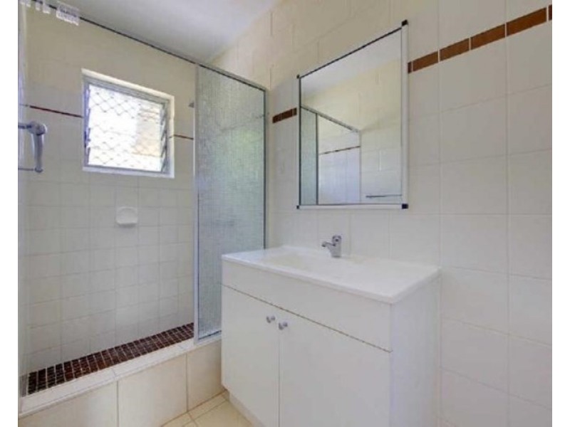 2/8 Bent St, Mundingburra QLD 4812