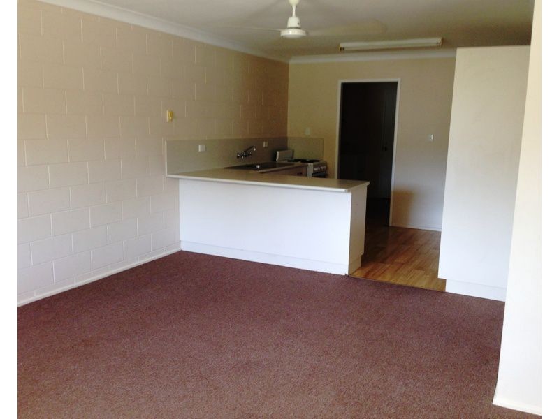 2/223 Pinnacle Drive, Rasmussen QLD 4815